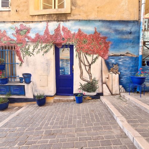 Entre terre et mer la maison grecque de l'association Mascot au Panier à Marseille juin 2024, fresque à l'aérosol